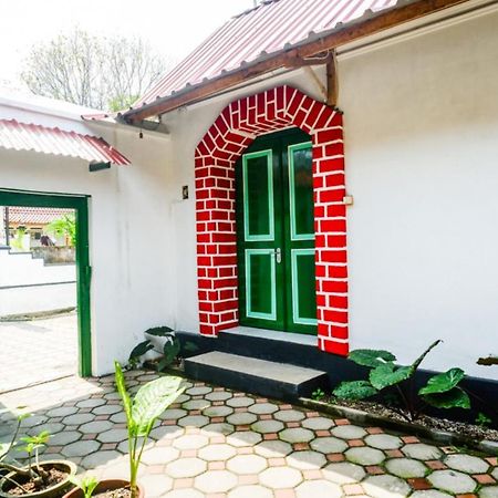 Reddoorz Syariah @ Ndalem Kembang Sore Yogyakarta Exterior photo